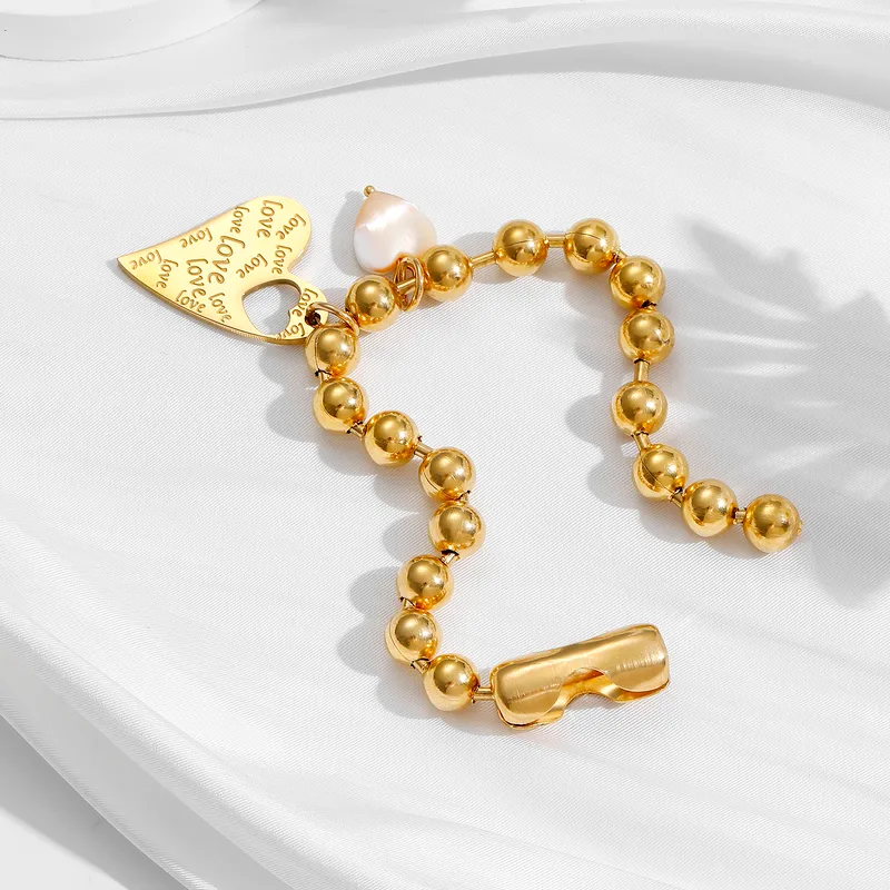 Pulsera con corazón colgado