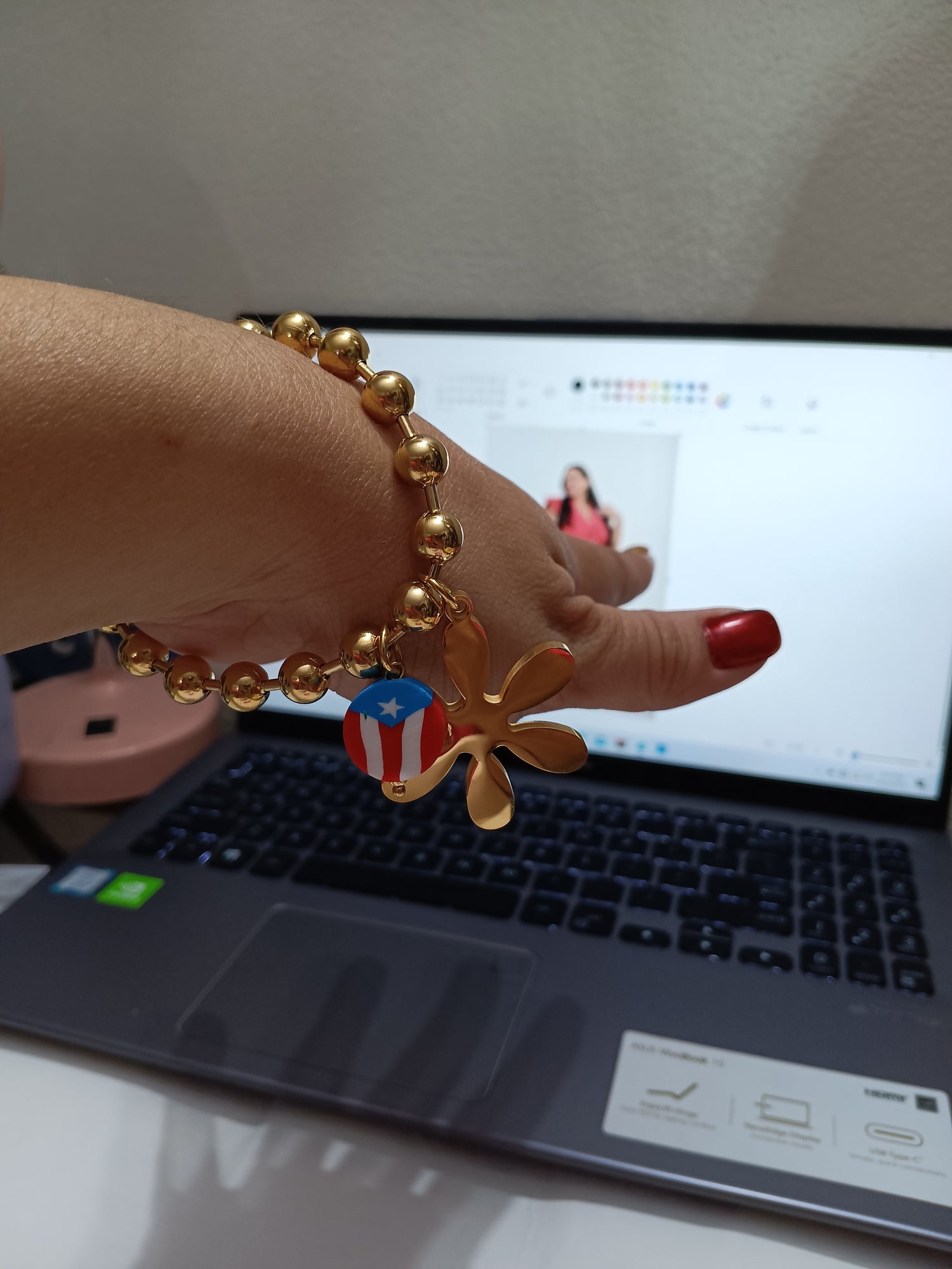 Pulsera con la Bandera de PR y una flor