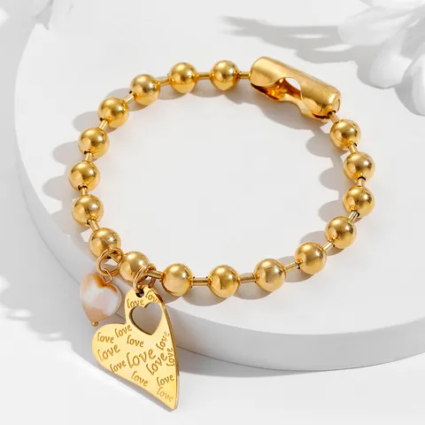 Pulsera con corazón colgado